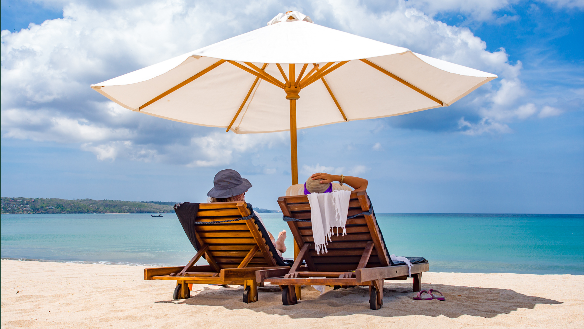 Beach Day, the Eco Way: Must-Have Products from Flora!