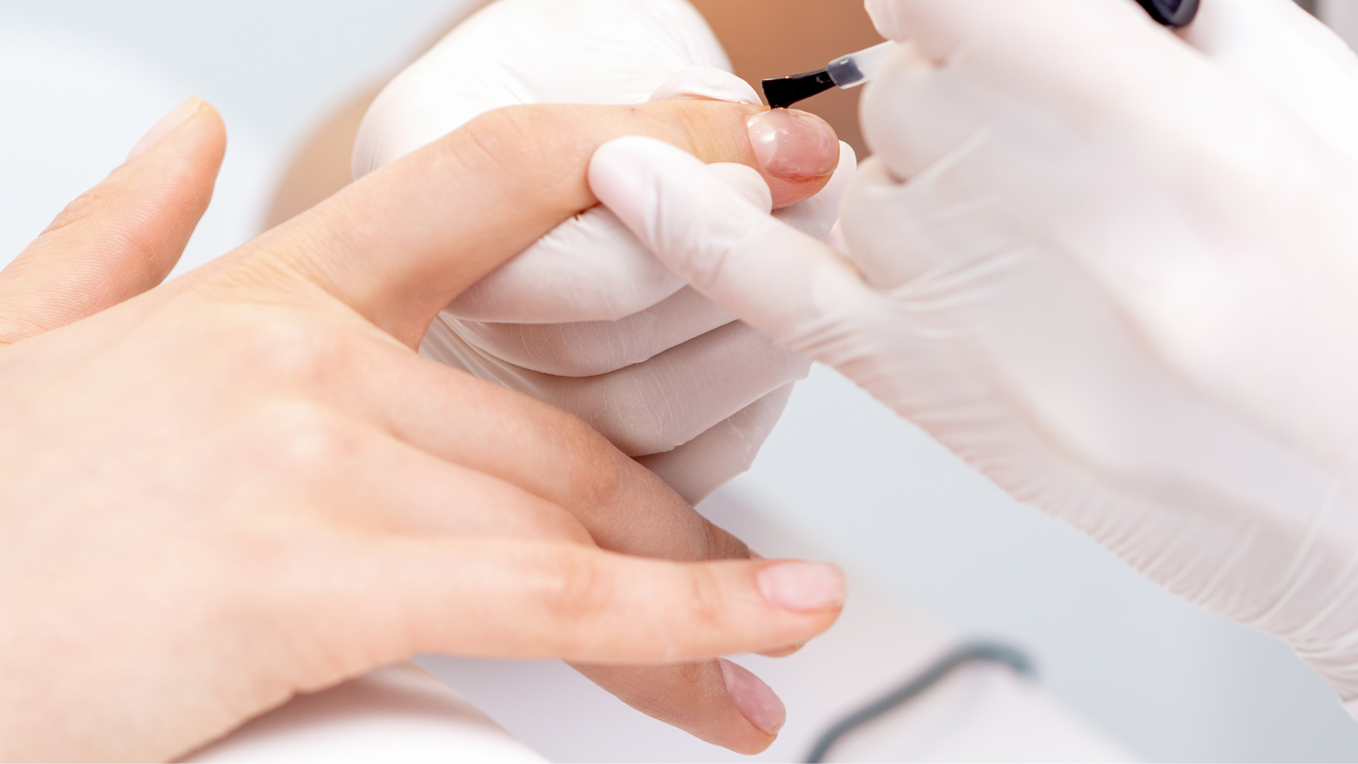 Organic Nail Varnish: Enhancing Beauty Sustainably