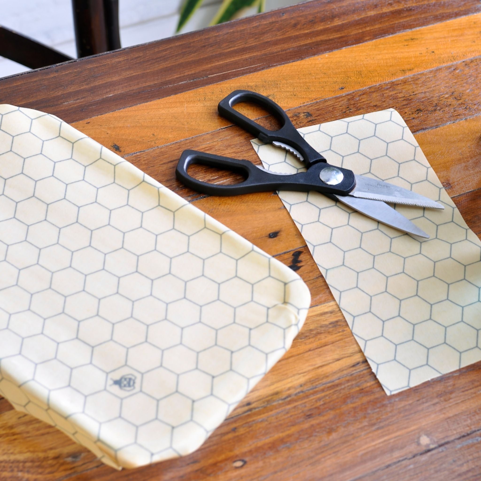 Beeswax Wrap Roll - Hexagonia 35" x 13"