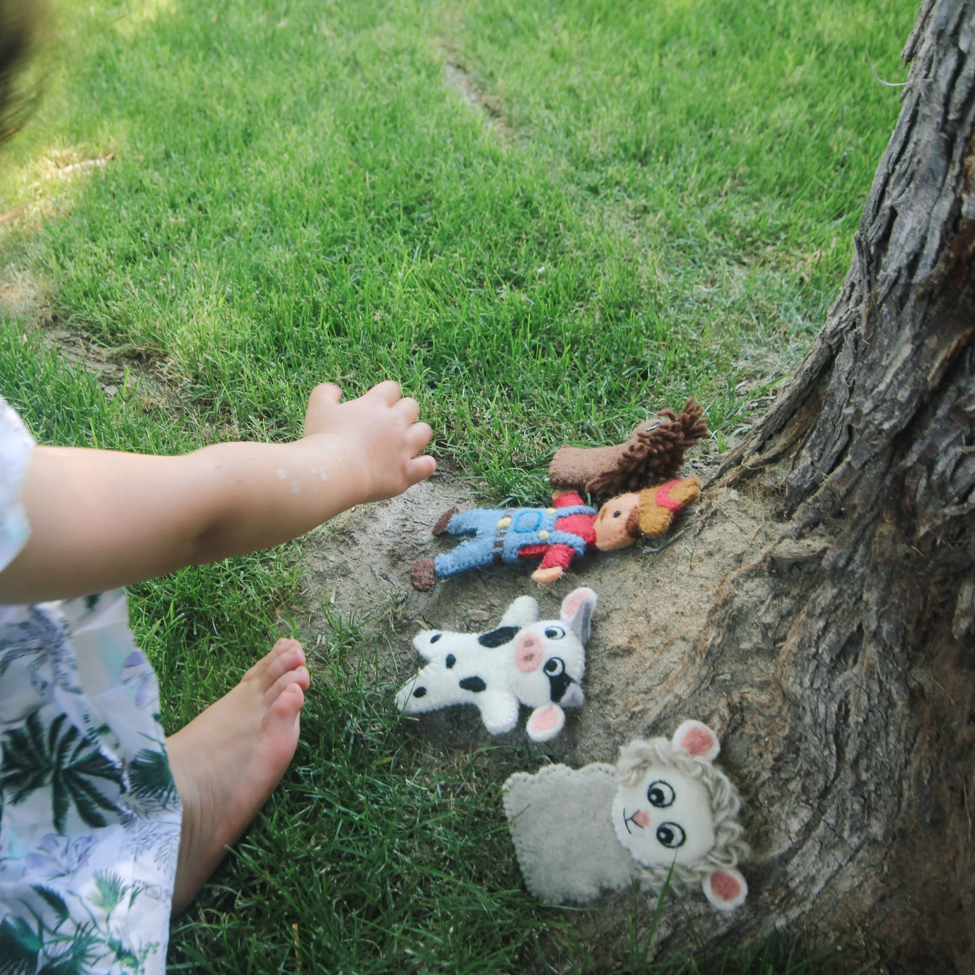 Old McDonald Finger Puppets | Nursery Song Felt Finger Puppet Set